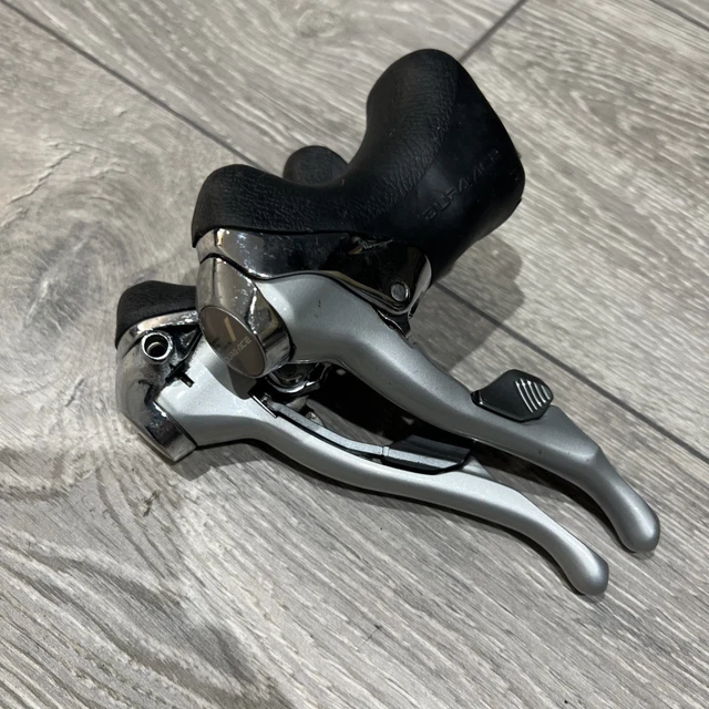 SHIMANO DURA ACE ST-9001 Leva Del Cambio / Freno 2 marce SX ST-R9001 ST-9000 EUR 245,99 SHIMANO DURA ACE ST-9001 Leva Del Cambio / Freno 2 marce SX ST-R9001 ST-9000 EUR 245,99