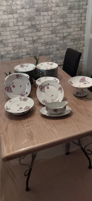 Porcelaine De Limoges. Service De Table 45 P. Fabricant Deco F Legrand 1924.