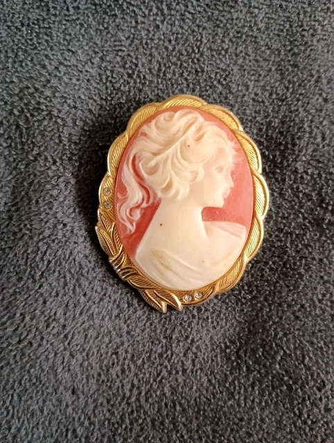 Broche Vintage Camée Double Portrait Femme Avec Colombe - Métal Doré, Occasion