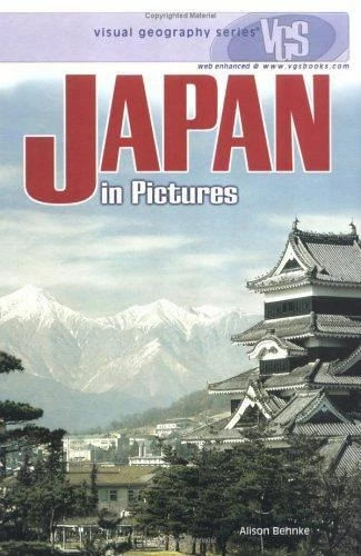 Japan in Pictures (Visual Geography Series) by Alison Behnke