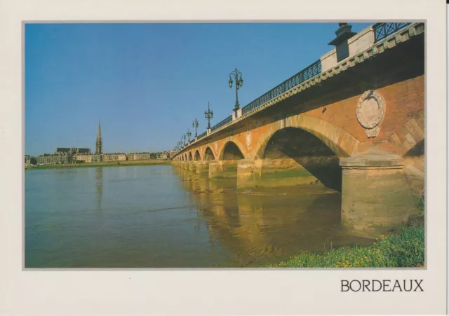 CP (33) BORDEAUX.  Le pont de Pierre - Editions COMBIER