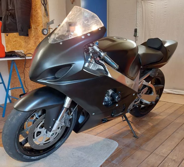 GSX-R 750 / Matt schwarz / für Hobby Rennfahrer