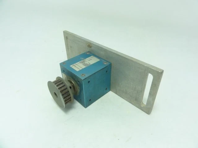 199504 Used; Nordson 132832A Dual Encoder W/ Mount 3/8" Shaft OD