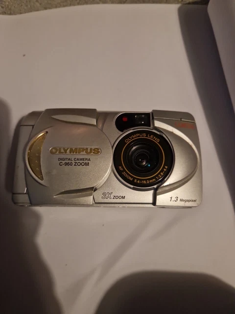 Olympus Camedia C-960 Zoom Compact Digital Camera - Silver - GWO