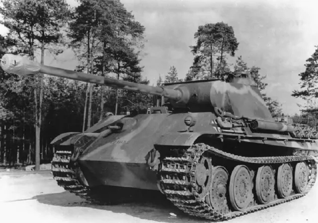 WW2 WWII Photo  German Panther Pz.KpfW. V Ausf. G Panzer  World War Two 4388