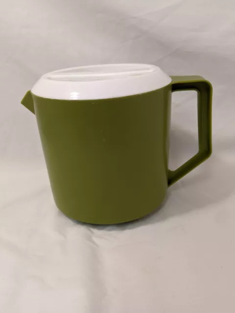 VINTAGE MCM avocado GREEN RUBBERMAID 2745 1-1/2 QUART PITCHER WHITE STRAINER LID