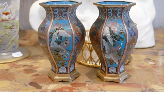 Paire De Vases Japonais En Bronze Cloisonné à Décor De Grues, époque XIX ème