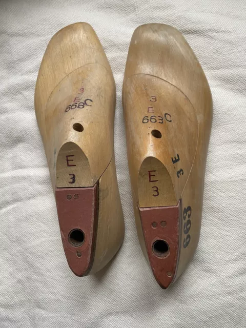 embauchoirs bois, moules en bois pour chaussures pour femme.