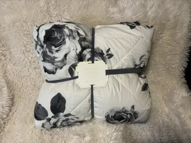 Pottery Barn Teen Emily Meritt The Bed of Roses full/Queen Comforter-black&white