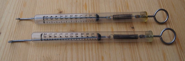 Federwaagen Leybold + 6 Hängegewichte a50g sehr guter Zustand!