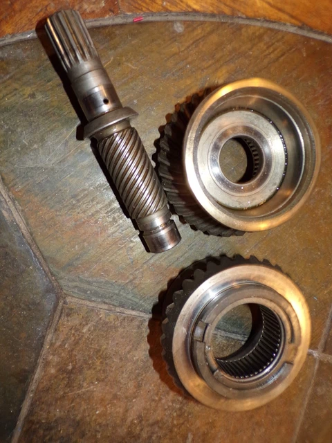 Mercruiser bravo upper gears ,no pinion used 32 teeth ,and worm shaft,used , Mercruiser bravo upper gears ,no pinion used 32 teeth ,and worm shaft,used ,