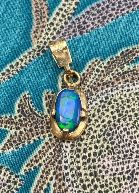 VINTAGE GOLD ANHÄNGER 585 mit wunderschönem OPAL. 11 x 8 mm ohne Öse