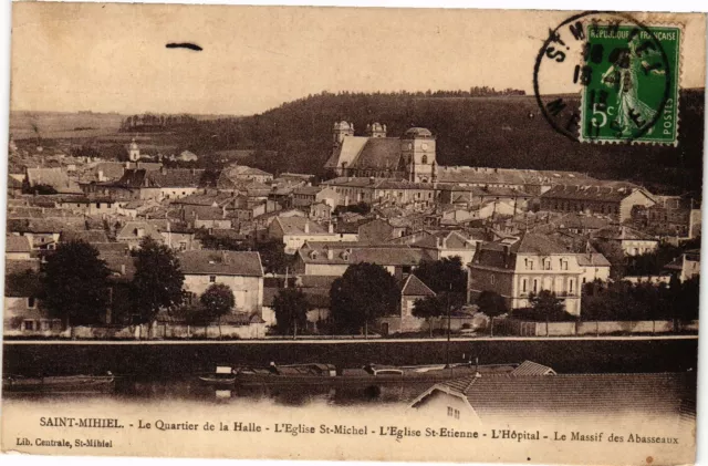 CPA Saint Mihiel-Le Quartier de la Halle-L'Eglise Saint Michel (183941)