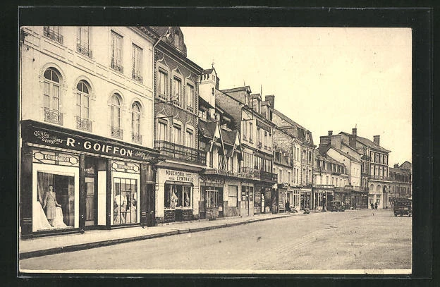 CPA Beuzeville, La Place de République, Vue sur Magasins