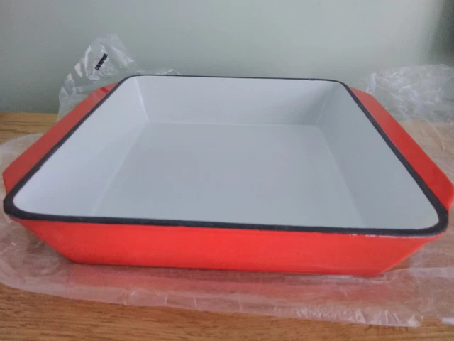 NUEVO Y SIN USAR Horno Cuadrado Hierro Fundido Naranja Estilo Le Cruet/Plato para Servir