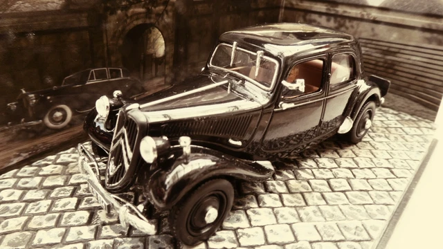 Ixo ? Pour Presse J Bond 007 Citroen Traction / From Russia With Love