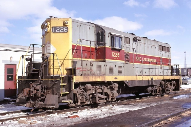 Erie Lackawanna (EL) - GP7 - #1226 - Original 35mm Slide