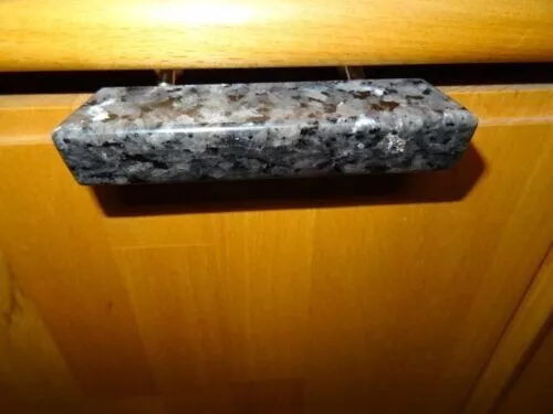 echt Granit poliert Möbelgriff 105 mm Granit Handarbeit mit M5 Schrauben