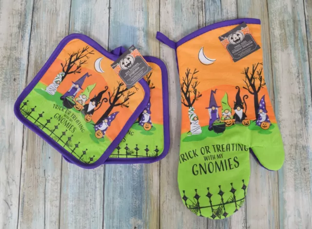 Halloween Oven Mitt & Pot Holder Set Trick Or Treat With My Gnomies Witch Quilt