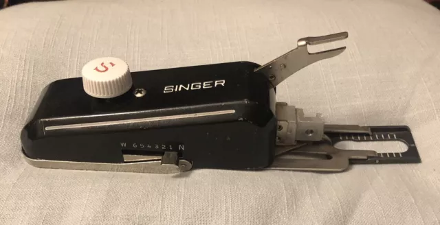 Estuche de botones/accesorio de orificio de botón para máquina de coser vintage SINGER #160506