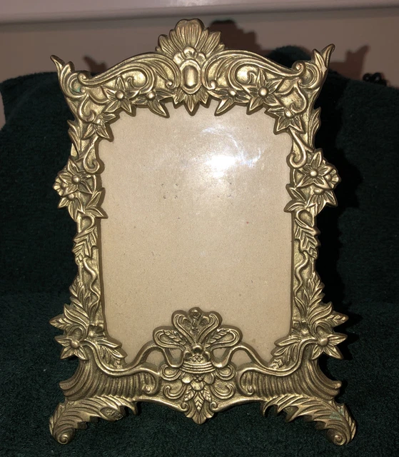 Vtg brass Ornate Floral Hollywood Regency easel back, stand up picture frame