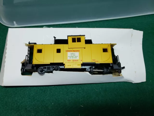 AHM HO Scale Union Pacific Extended Vision Caboose UP 25515 Made By Roco Austria