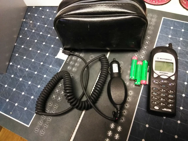 Vintage Alltel Motorola TALKABOUT Cell Phone Mobile Car Phone & Bag Pouch T2260