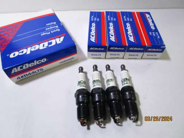 4 Spark Plugs Conventional ACDelco R44LTS (4 pack)