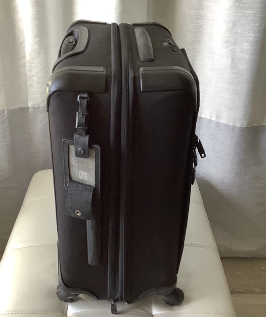 TUMI Alpha 2 Black 4 Wheel Expandable Suitcase Carry On 22 x 16 Inch 2