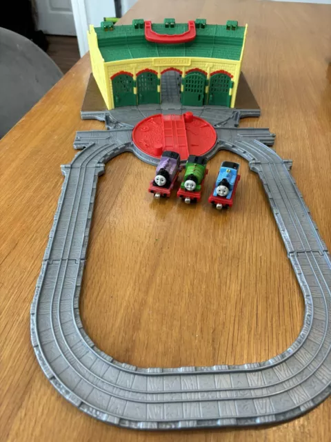 Thomas The Tank Engine Take N Play Tidmouth Station Folding Roundhouse.x3 Trains