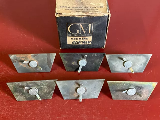 1952 Chevrolet Rear Fender Moulding Clip Box Of (6) Gm 4610427 Nos