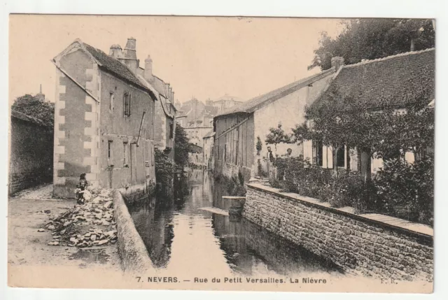 NEVERS - Nievre - CPA 58 - Rue du Petit Versailles