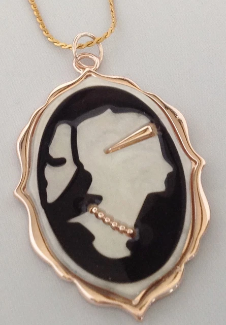 Pendentif Vintage Argenté Avec Camée En Porcelaine De Limoges - Bijou Ancien En Excellent état