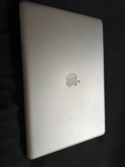 Apple MacBook Pro A1286 15.4" Laptop 2009