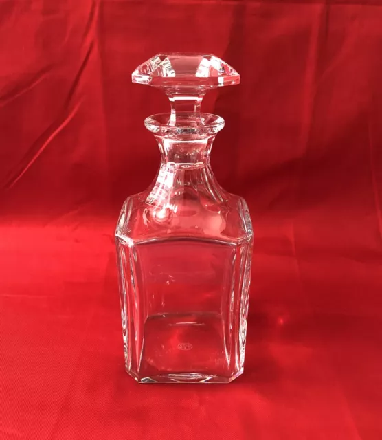 carafe à whisky en cristal de BACCARAT signé Modèle PERFECTION 24,5cm Estampille