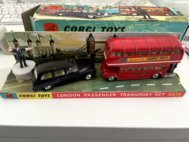 Corgi Toys Corgi London Transporter  Gift Set 35