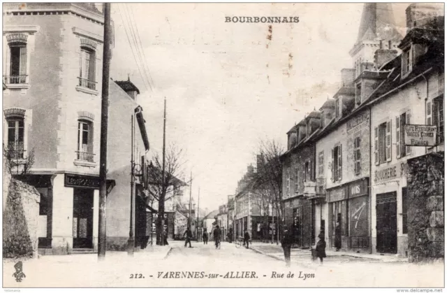 324 - cpa 03 Varennes sur Allier - Rue de Lyon