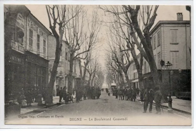 CPA DIGNE Le Boulevard Gassendi Grand Bazar Romieu beau plan (04)