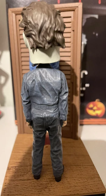 Hot Topic Exclusive Royal Bobbles Michael Myers And Bob 5