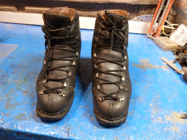 CHAUSSURES DE HAUTE Montagne,Taille 42/43,marque LE TRAPPEUR