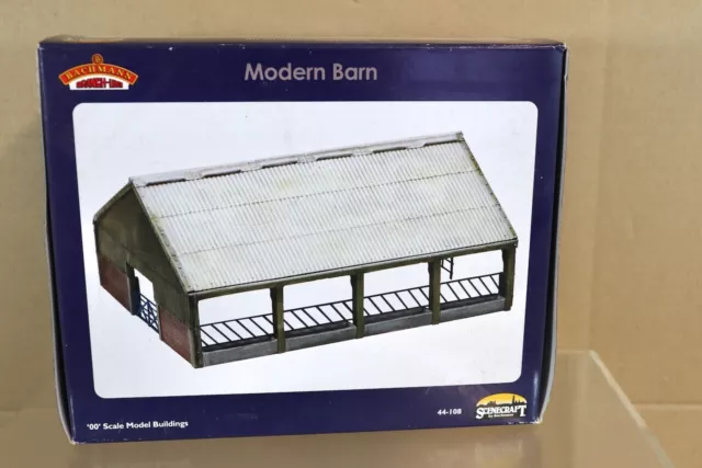 BACHMANN SCENECRAFT 44-108 OO SCALE MODERN FARM BARN od