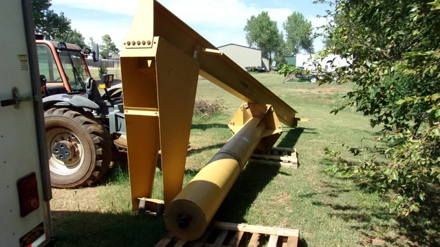 Gorbel Floor mounted jib crane  13 t. 17 l, With Harrington 1 T ele hoist!!