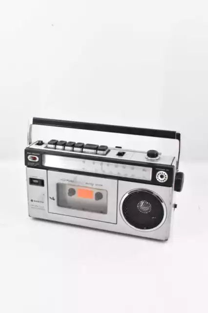 PORTABLE RADIO VINTAGE With Cassette Recorder Sanyo Mo.M1700F (No Lead ...