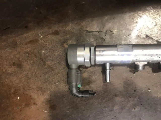 Rampe D'injection Avec Capteur Pour BMW 335i, 330i, 135i 3.0i – Pièce D'occasion Bosch