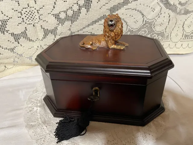 Ornamental 2 draw locked high end jewely box, lid topped a Great Lion very nice