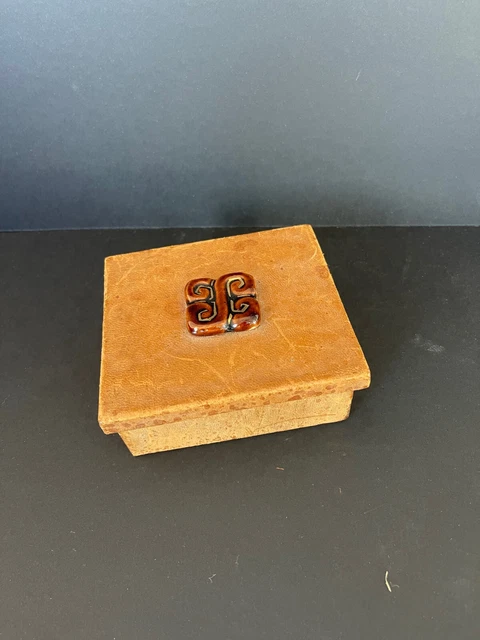 Broche Vintage Années 40 Signée TEP - Peinte Main Sur Bois Et Cuir, Paris, Occasion Rare