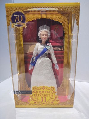 BARBIE SIGNATURE QUEEN Elizabeth II Platinum Jubilee Doll 2022 Mattel