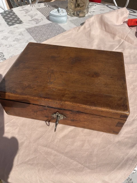 Coffret Ancien En Bois Avec Sa Clé - Objet Vintage De Décoration Ou De Rangement, D'occasion