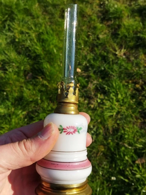LAMPE A PETROLE Ancienne Miniature - Avec Son Verre - Réservoir En Verre Émaillé EUR 22,00