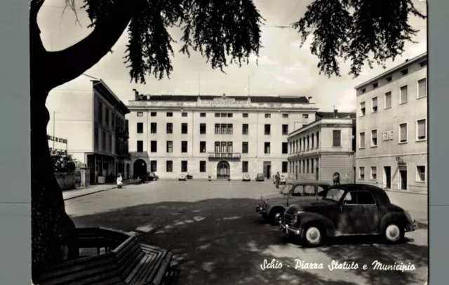 Vicenza Schio piazza Statuto e Municipio, auto epoca F. Grande  spedita